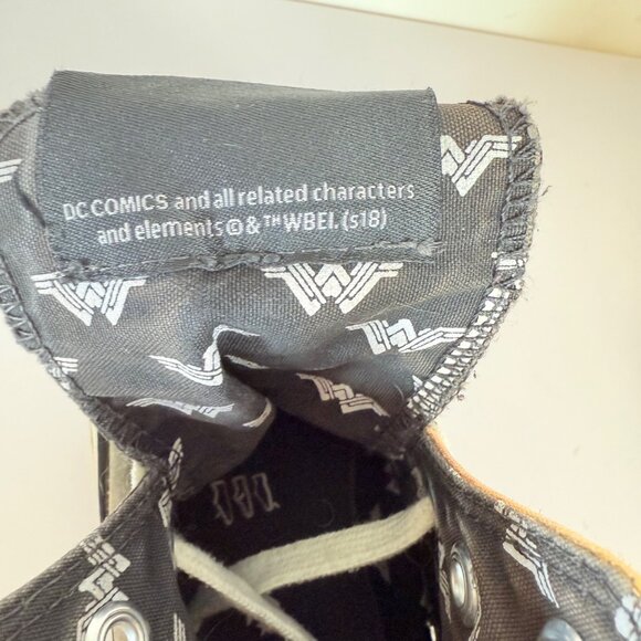 Converse High Top Sneakers Size 8 Wonder Woman Heroic DC Comics Rebirth Vol 1 - Picture 14 of 16